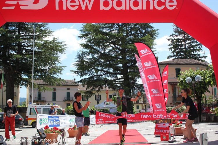 Gli arrivi in piazza a Lizzano in Belvedere - MATTEO PIGONI - foto di Graziano Annovi per Modenacorre.it